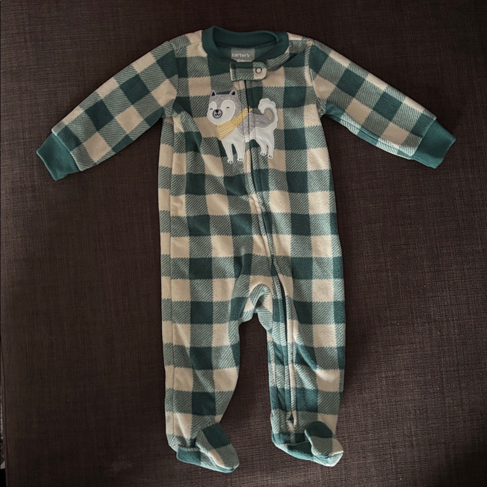 ❤️6M Carter’s Husky Pajamas